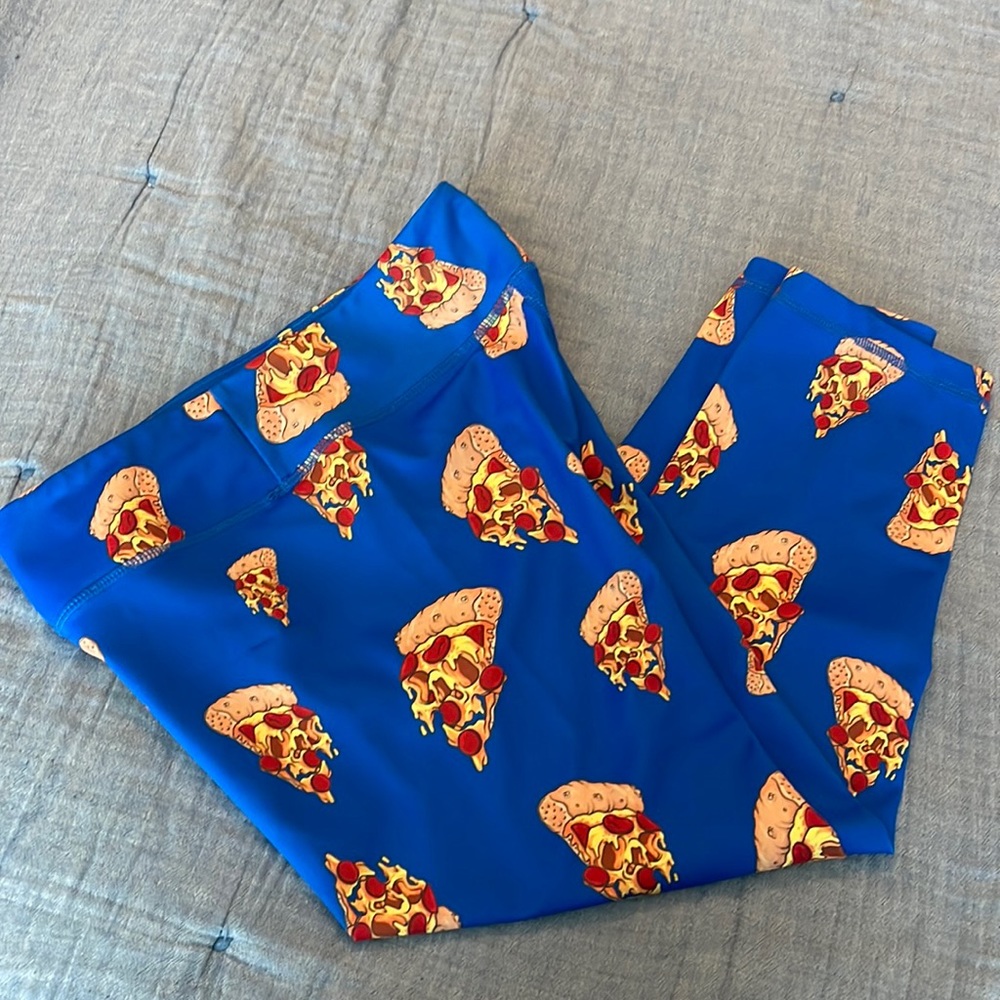Feed Me Fight Me pizza capri leggings